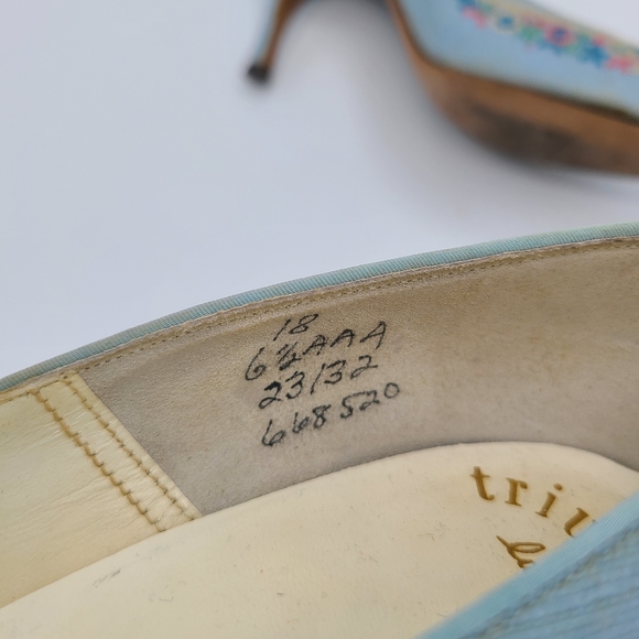 Vintage Mademoiselle Triumph Last Embroidered Floral Baby Blue Pumps Heels - Picture 9 of 10